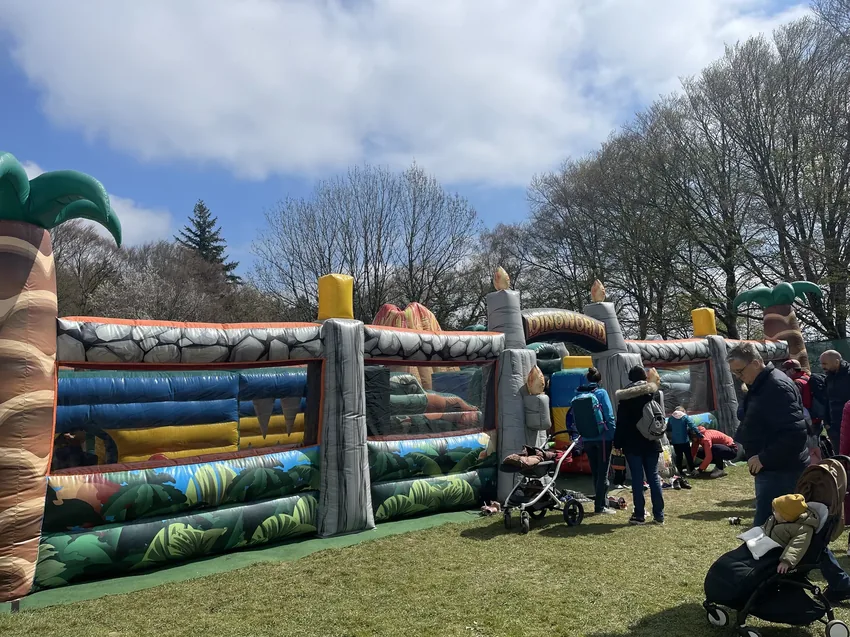 Photo du grand château gonflable - Dinoworld Expo